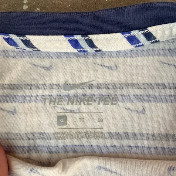 Nike patterned tshirt - Picture 3 of 5
